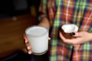 Pengganti Susu, Lebih Sehat Oat Milk atau Almond Milk