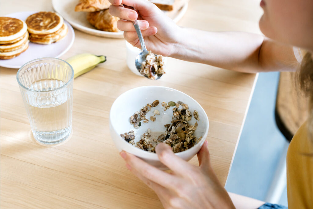 Pagi, Sore, atau Malam. Multigrain Enaknya Dikonsumsi Kapan? 2 Semangkuk multigrain