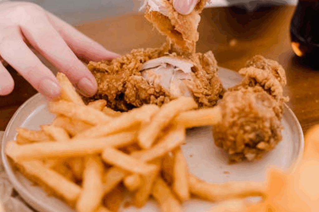 10 Kesalahan Pola Makan yang Bikin Kamu Gampang Capek 2 Terlalu Sering Makan Fast Food